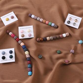 Secure your hijab without snags or holes using these clever magnetic pins.
