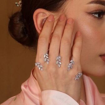 Zircon plam bracelet  Size free