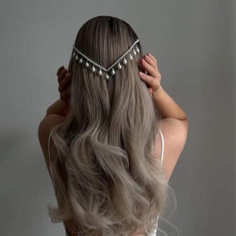 Pearl Hair Back Hand